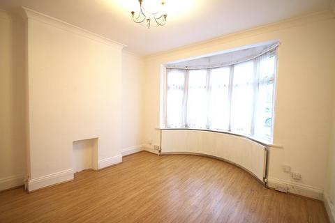 4 bedroom semi-detached house to rent, Blenheim Road, Harrow