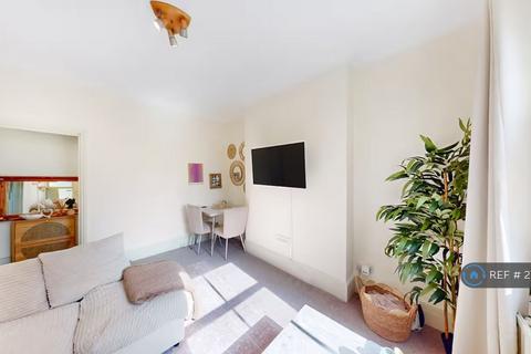 2 bedroom flat to rent, Iverson Road, London, NW6
