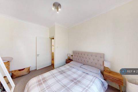 2 bedroom flat to rent, Iverson Road, London, NW6