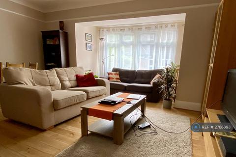 3 bedroom flat to rent, St. Cuthberts Road, London, NW2