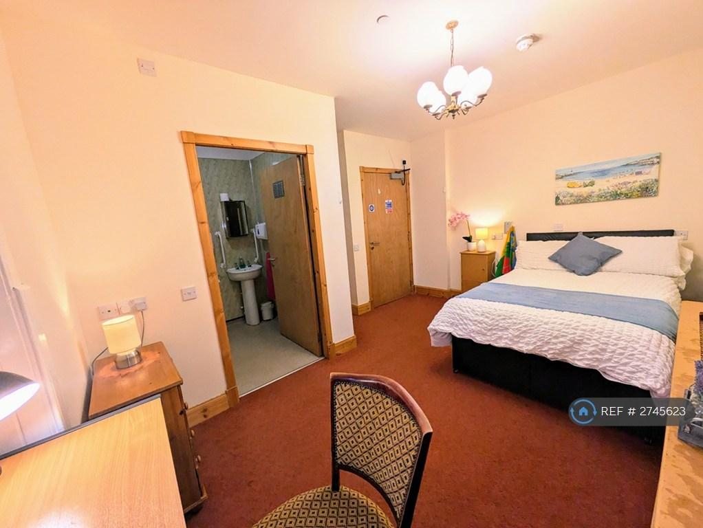 Ensuite Room 2 - £690/Mo/Mo