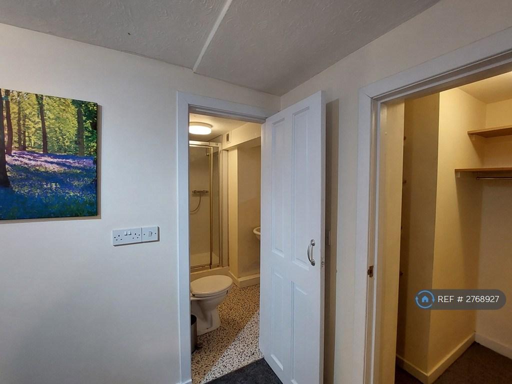 Ensuite &amp; Walk-In Storage