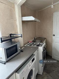 1 bedroom flat to rent, Kingsley Avenue, Hounslow, TW3