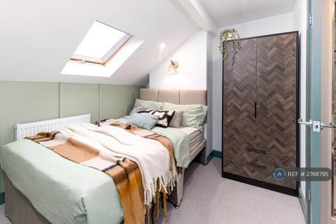 1 bedroom in a house share to rent, Chorley Road, Swinton, Manchester, M27