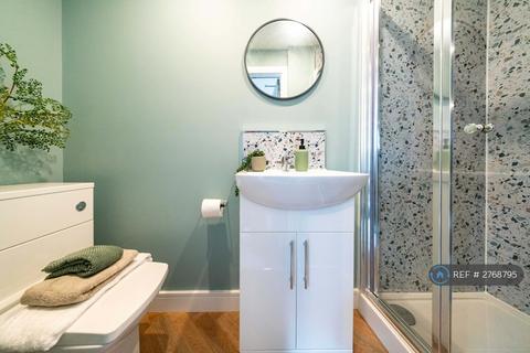 1 bedroom in a house share to rent, Chorley Road, Swinton, Manchester, M27