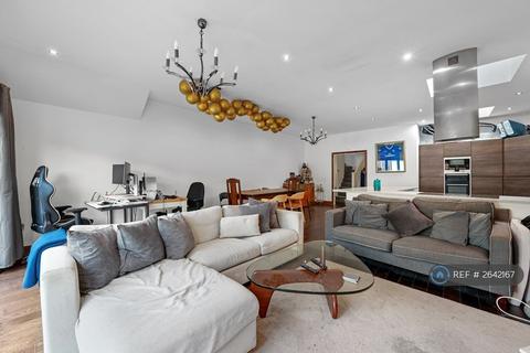3 bedroom end of terrace house to rent, Langthorne Street, London, SW6