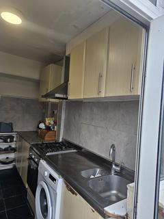 1 bedroom in a house share to rent, Newark Crescent, London NW10