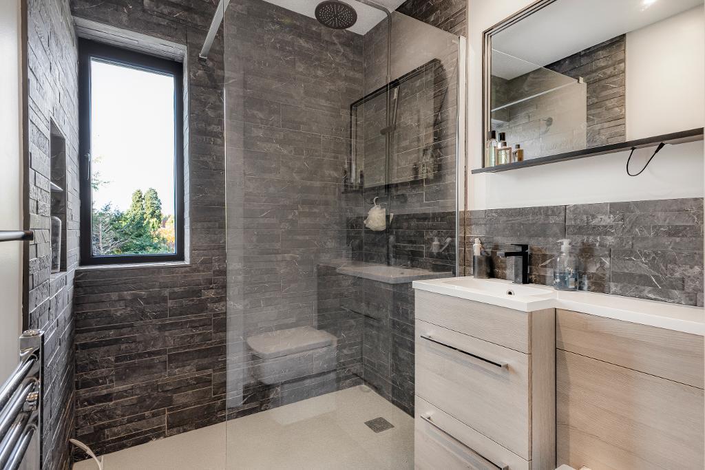 Bedroom 2 en suite