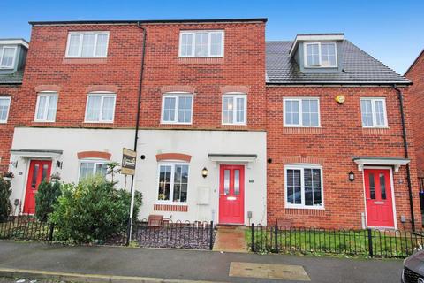 Pineham Village, Northampton NN4