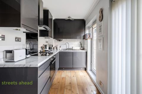 2 bedroom end of terrace house for sale, Anthony Road, London, SE25