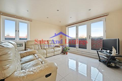 2 bedroom flat to rent, King George Crescent, Wembley HA0