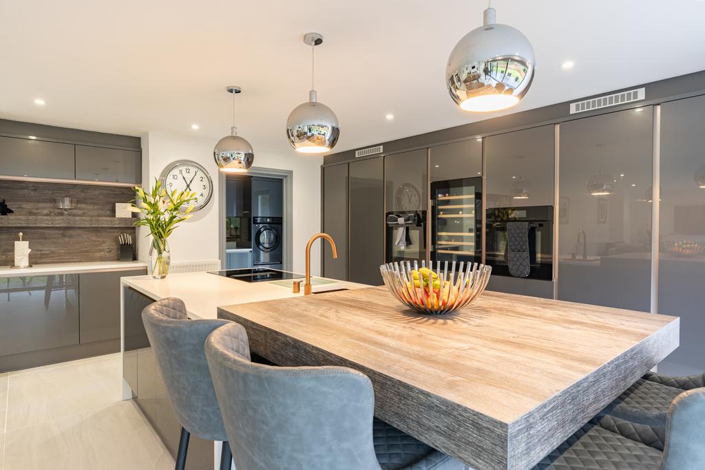 Whinhillroad28
