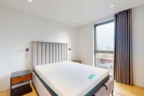 3 bedroom flat to rent, York Way