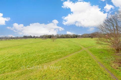 2 bedroom apartment for sale, Jean Batten Close, Wallington SM6
