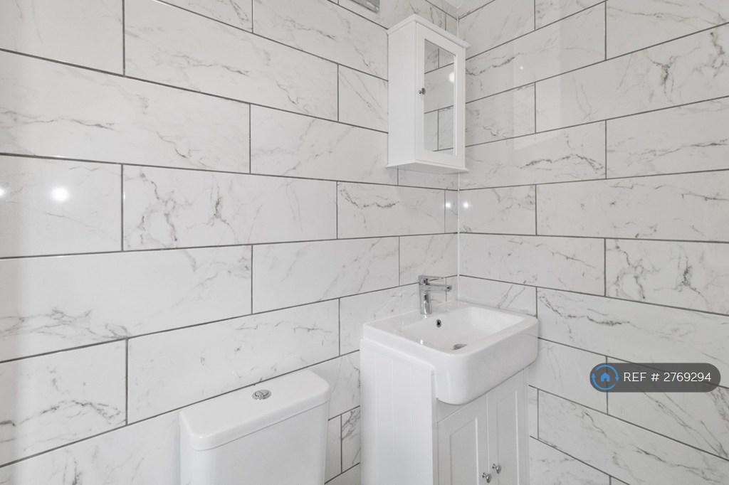 Upstairs Bathroom 2