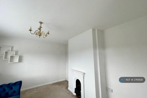 3 bedroom semi-detached house to rent, Stonehouse Lane, Quinton, Birmingham, B32