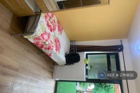 undefined, Sylvia Avenue, Pinner, HA5