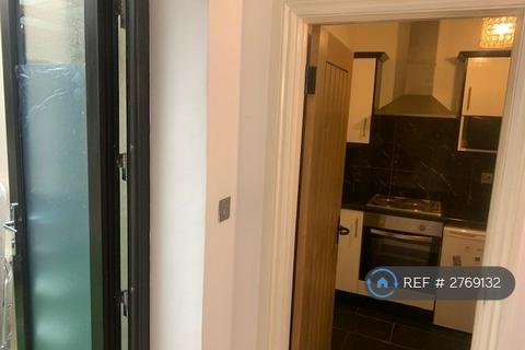undefined, Sylvia Avenue, Pinner, HA5
