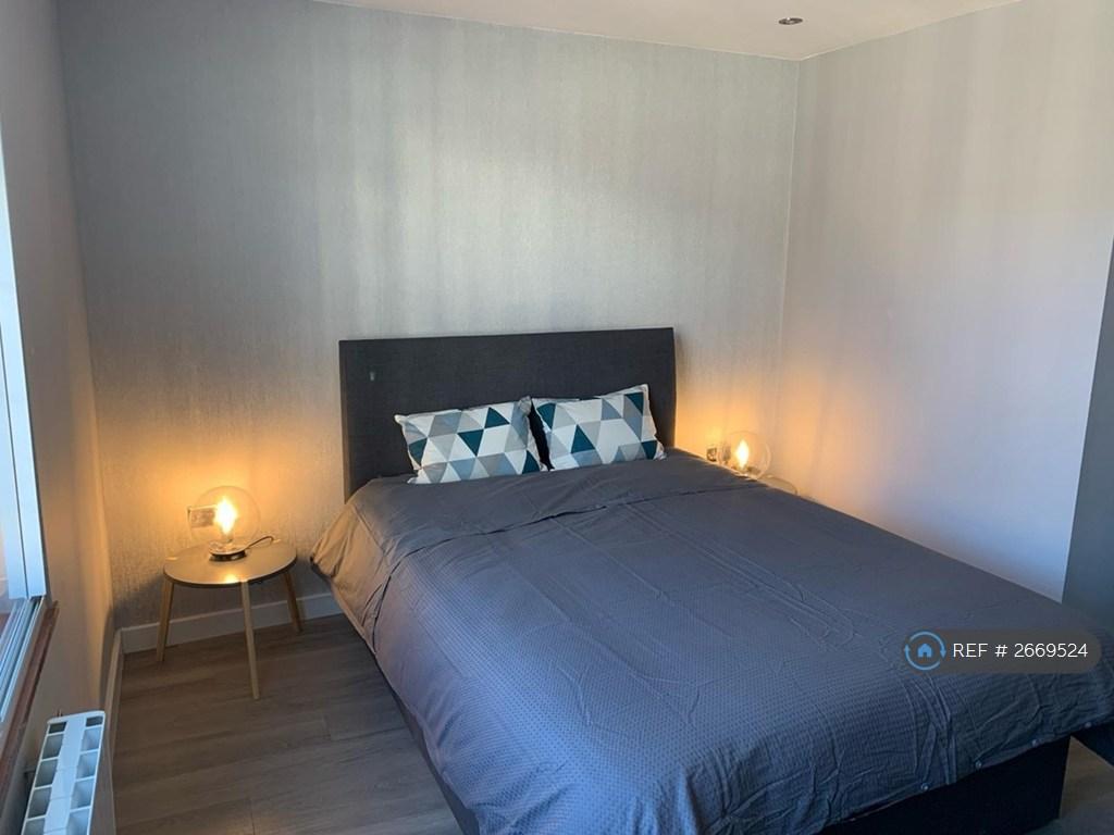 Bedroom 1 - Bedding