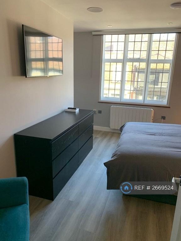 Bedroom 1 - Storage