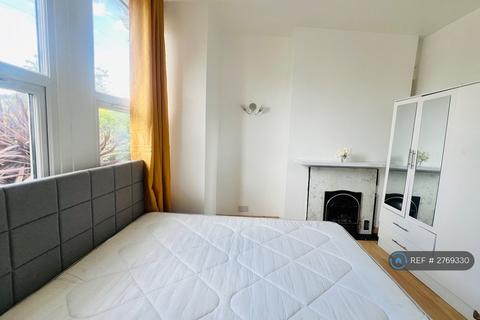 3 bedroom detached house to rent, Troughton Road, London, SE7