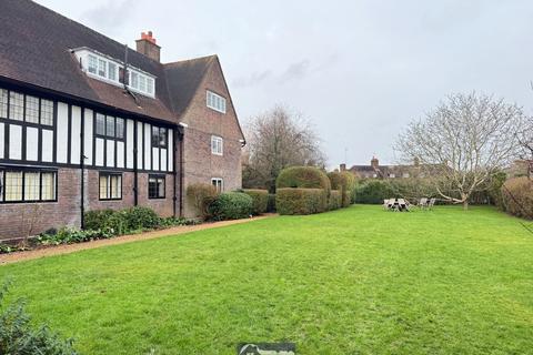 1 bedroom flat for sale, Heath Close, Hampstead Garden Suburb, London NW11