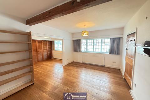 1 bedroom flat for sale, Heath Close, Hampstead Garden Suburb, London NW11