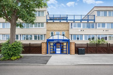 2 bedroom apartment for sale, Ray Lodge Road, Woodford Green, IG8