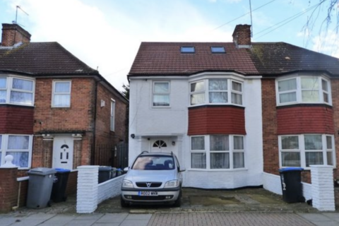 Studio to rent, Monks Park, Wembley HA9