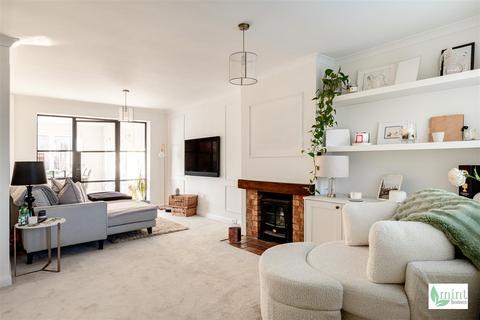 undefined, Matthew Arnold Close, Cobham KT11
