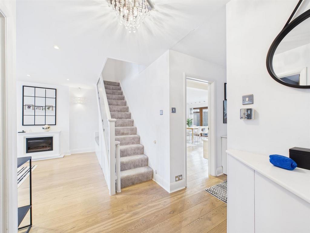 CAM02885 G0-PR0542-STILL005.jpg