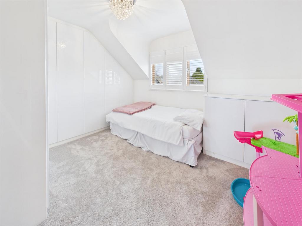 CAM02885 G0-PR0542-STILL018.jpg