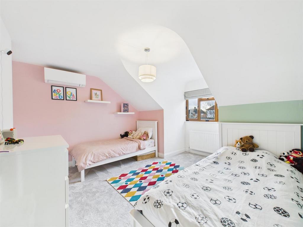 CAM02885 G0-PR0542-STILL022.jpg