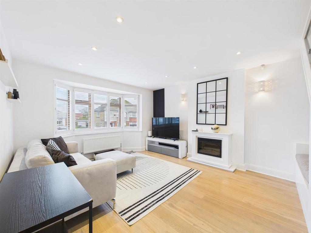 CAM02885 G0-PR0542-STILL007.jpg