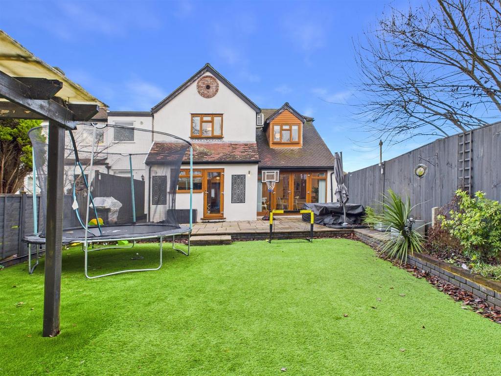 CAM02885 G0-PR0542-STILL026.jpg