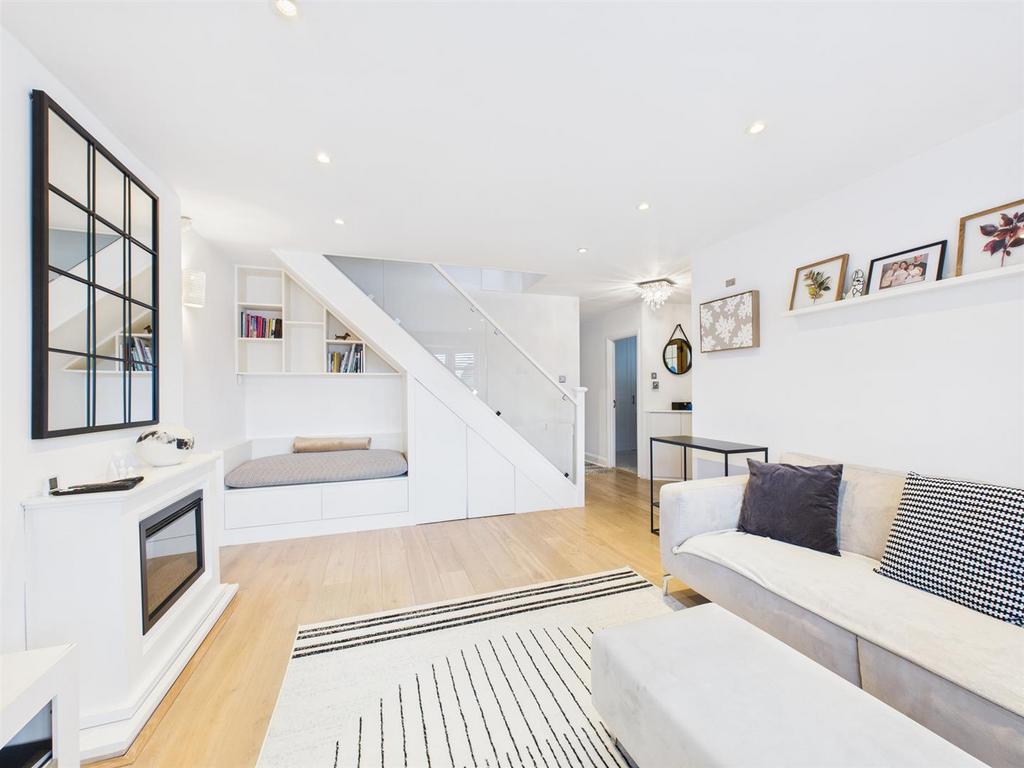 CAM02885 G0-PR0542-STILL008.jpg