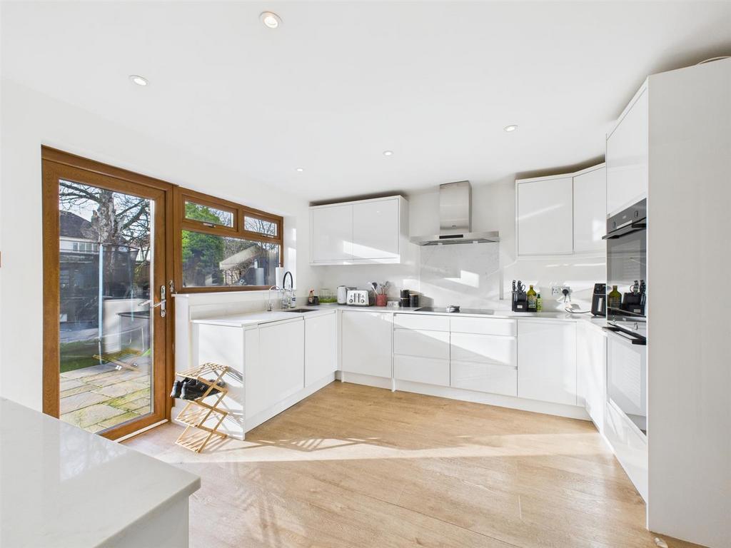 CAM02885 G0-PR0542-STILL014.jpg