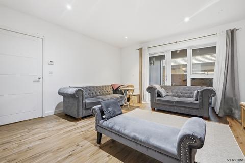 2 bedroom ground floor flat for sale, Morgan Crescent, Dagenham, Greater London, RM8 1ER