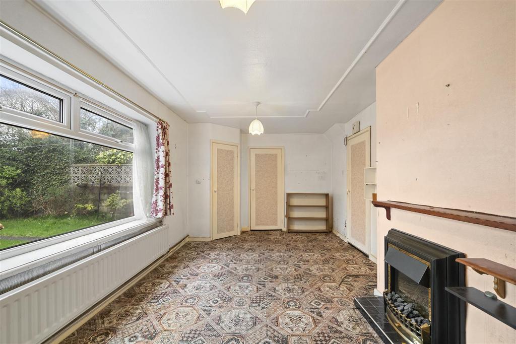 Living Room3.JPG