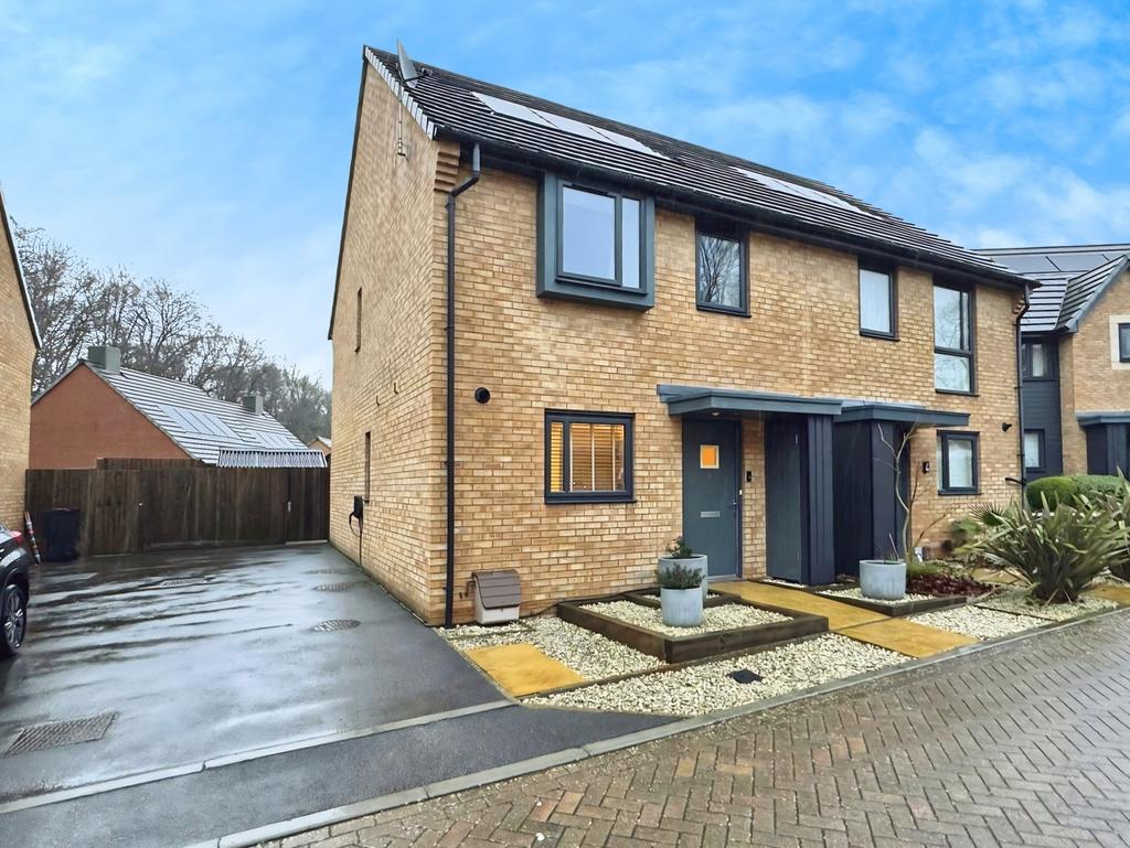 Ewe Move Estate Agents Basingstoke - Fairway Road