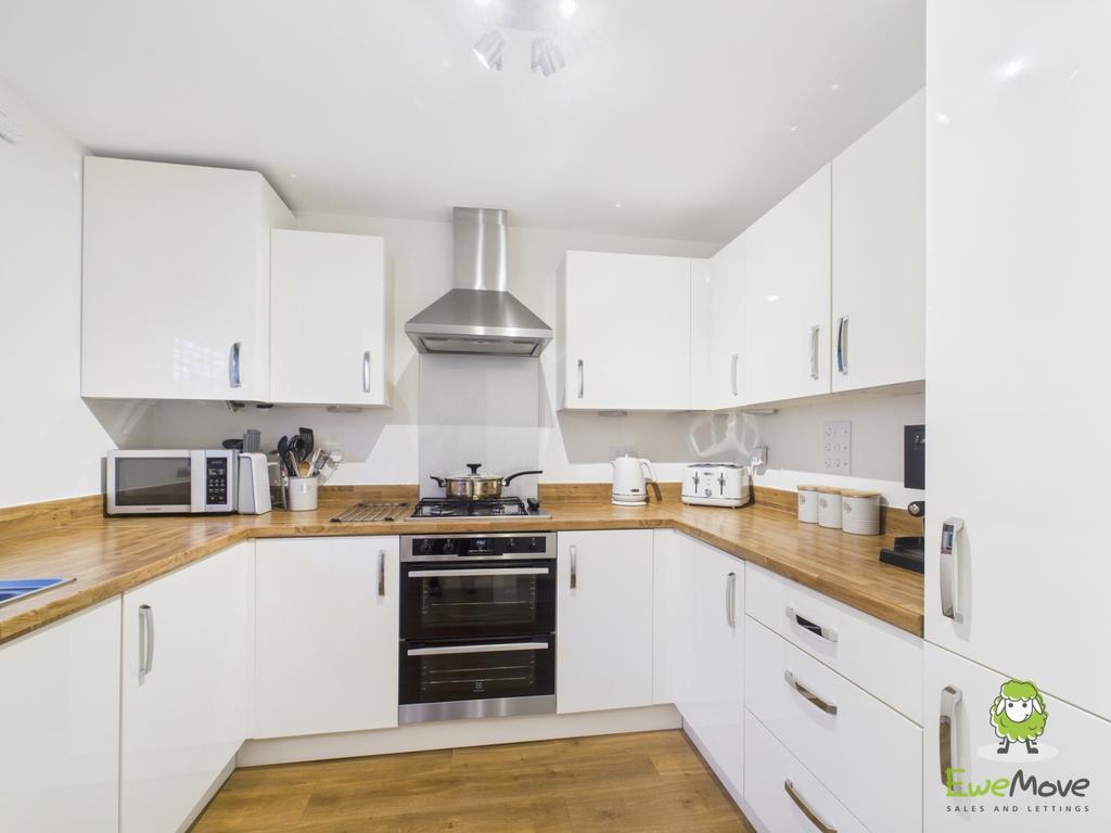 Ewe Move Estate Agents Basingstoke - Fairway Road