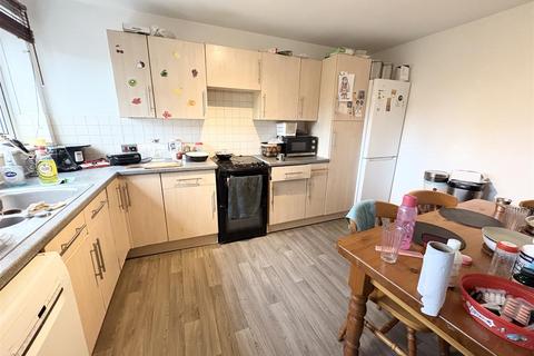 3 bedroom end of terrace house for sale, April Croft, Birmingham B13