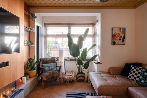 4 bedroom end of terrace house for sale, Cavendish Drive, London E11