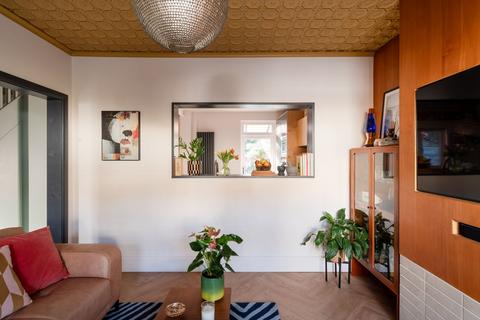 4 bedroom end of terrace house for sale, Cavendish Drive, London E11