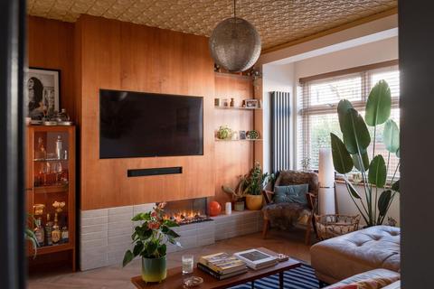 4 bedroom end of terrace house for sale, Cavendish Drive, London E11