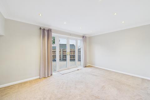 2 bedroom end of terrace house to rent, Totteridge Road, High Wycombe
