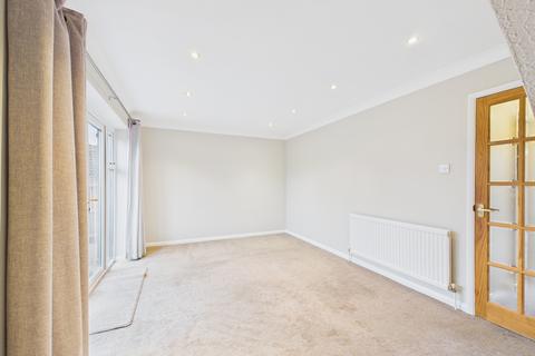 2 bedroom end of terrace house to rent, Totteridge Road, High Wycombe