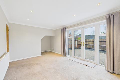 2 bedroom end of terrace house to rent, Totteridge Road, High Wycombe