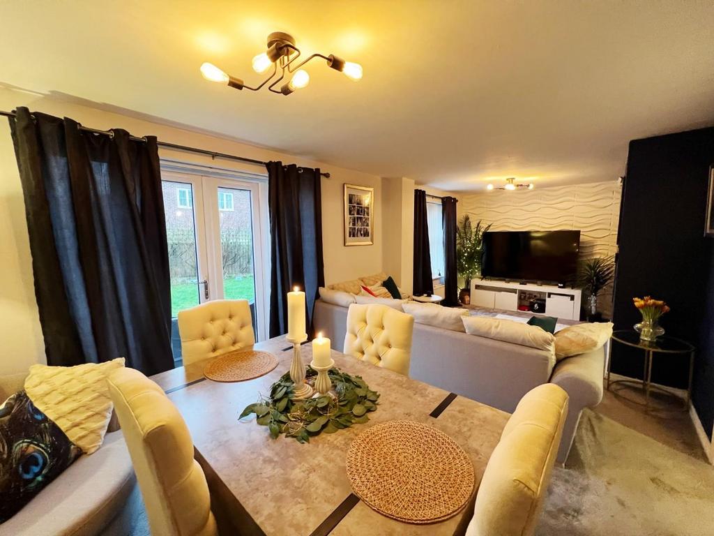 Lounge / Dining room