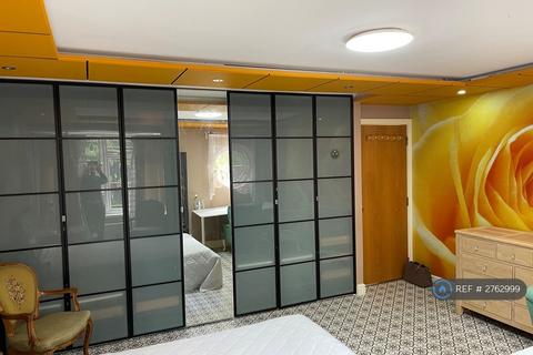 undefined, Eisenhower Drive, Newham, E6